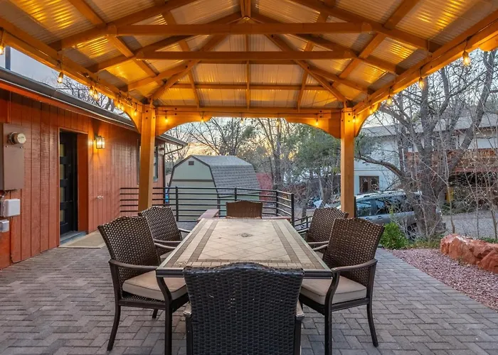 Treehouse Vibes, Peaceful, Stylish And Close To Trails