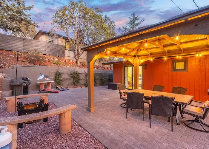 Treehouse Vibes, Peaceful, Stylish And Close To Trails