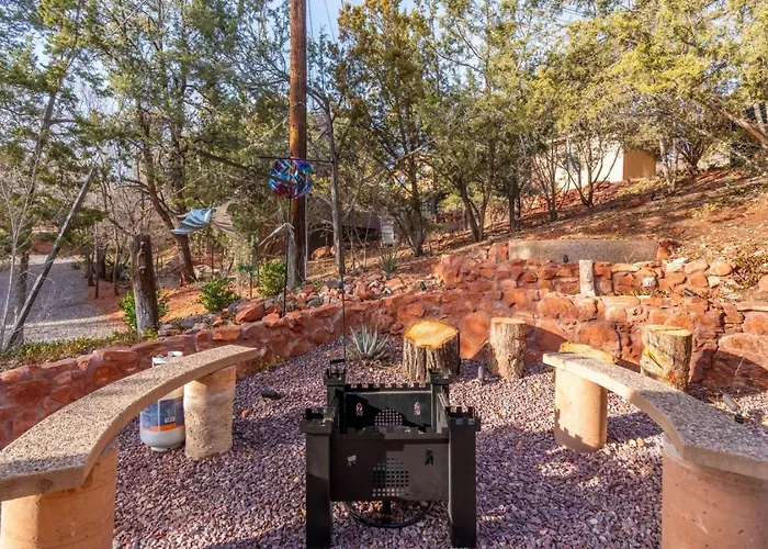 Treehouse Vibes, Peaceful, Stylish And Close To Trails *