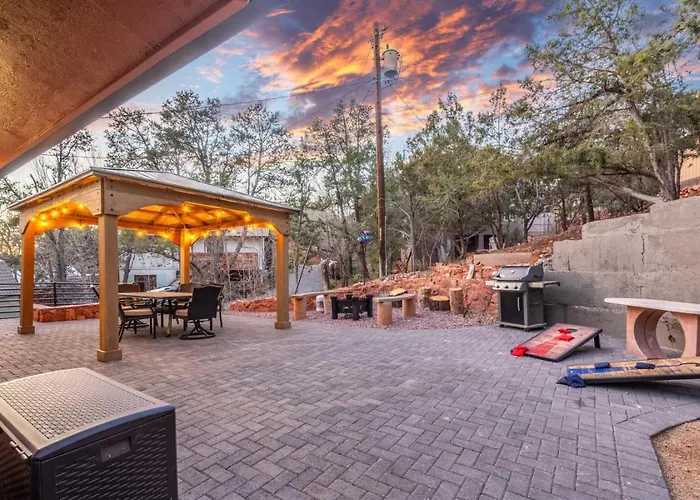 Treehouse Vibes, Peaceful, Stylish And Close To Trails *